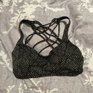 Lululemon size 8 sports bra